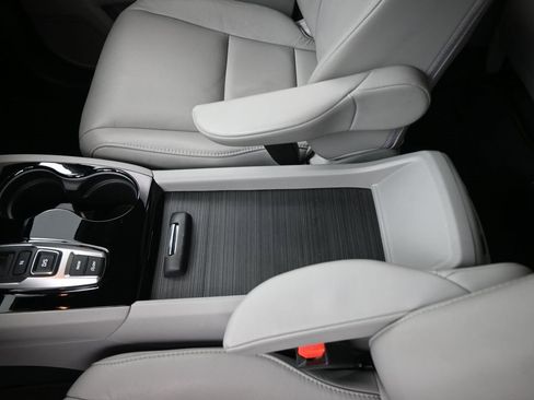 Used 2020 Honda Pilot Touring image 9