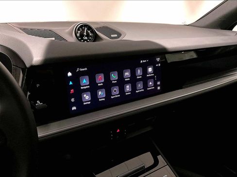 Used 2025 Porsche Cayenne image 19