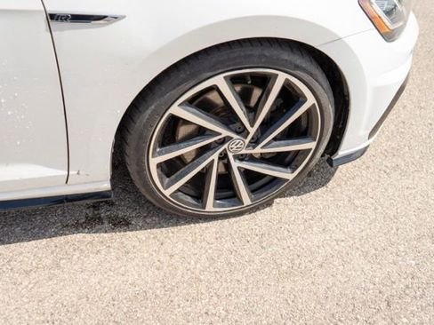 Used 2019 Volkswagen Golf R 4-Door AWD/4WD image 9