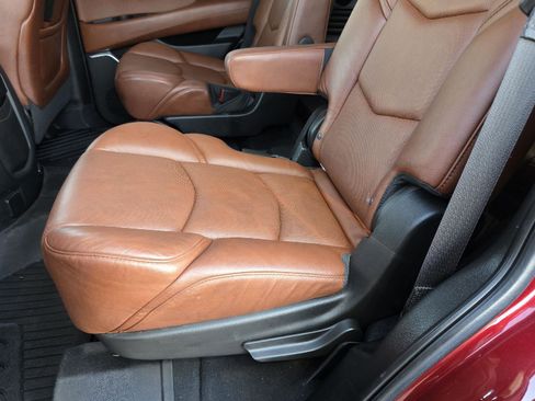 Used 2019 Cadillac Escalade Premium Luxury image 43