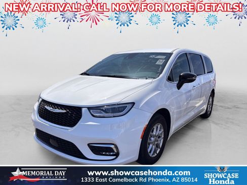 Used 2024 Chrysler Pacifica Touring FWD image 1