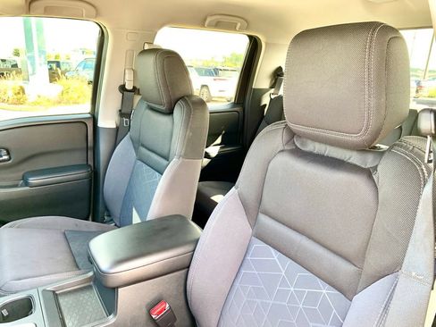 Used 2025 Nissan Frontier SV RWD image 13