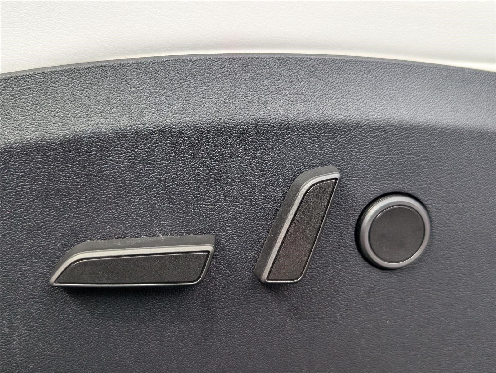 Used 2025 Tesla Model Y Long Range RWD image 21
