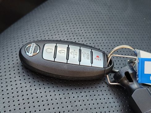 Used 2018 Nissan Rogue SL w/ Premium Package image 31