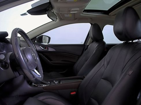 Used 2017 MAZDA MAZDA3 Grand Touring image 21