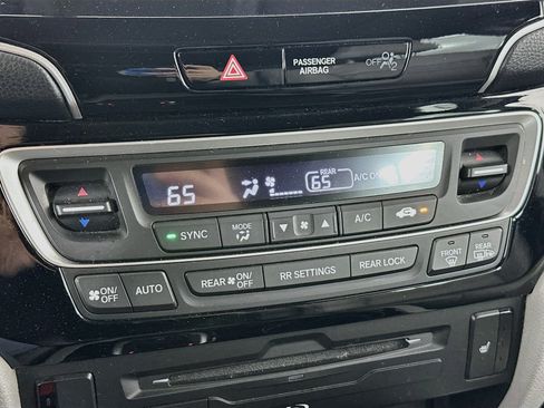 Used 2021 Honda Pilot Touring image 23
