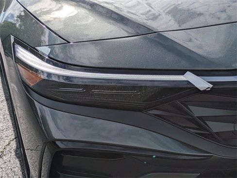 New 2025 Hyundai Elantra Limited image 10