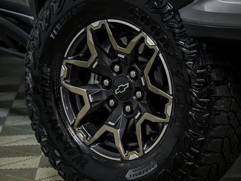 Used 2023 Chevrolet Colorado ZR2 w/ ZR2 Convenience Package III AWD/4WD image 3