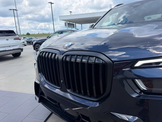 Used 2026 BMW X7 xDrive40i w/ M Sport Package AWD/4WD image 2