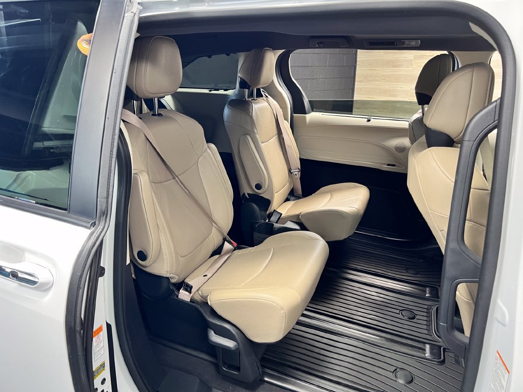 Used 2024 Toyota Sienna Limited AWD/4WD image 17