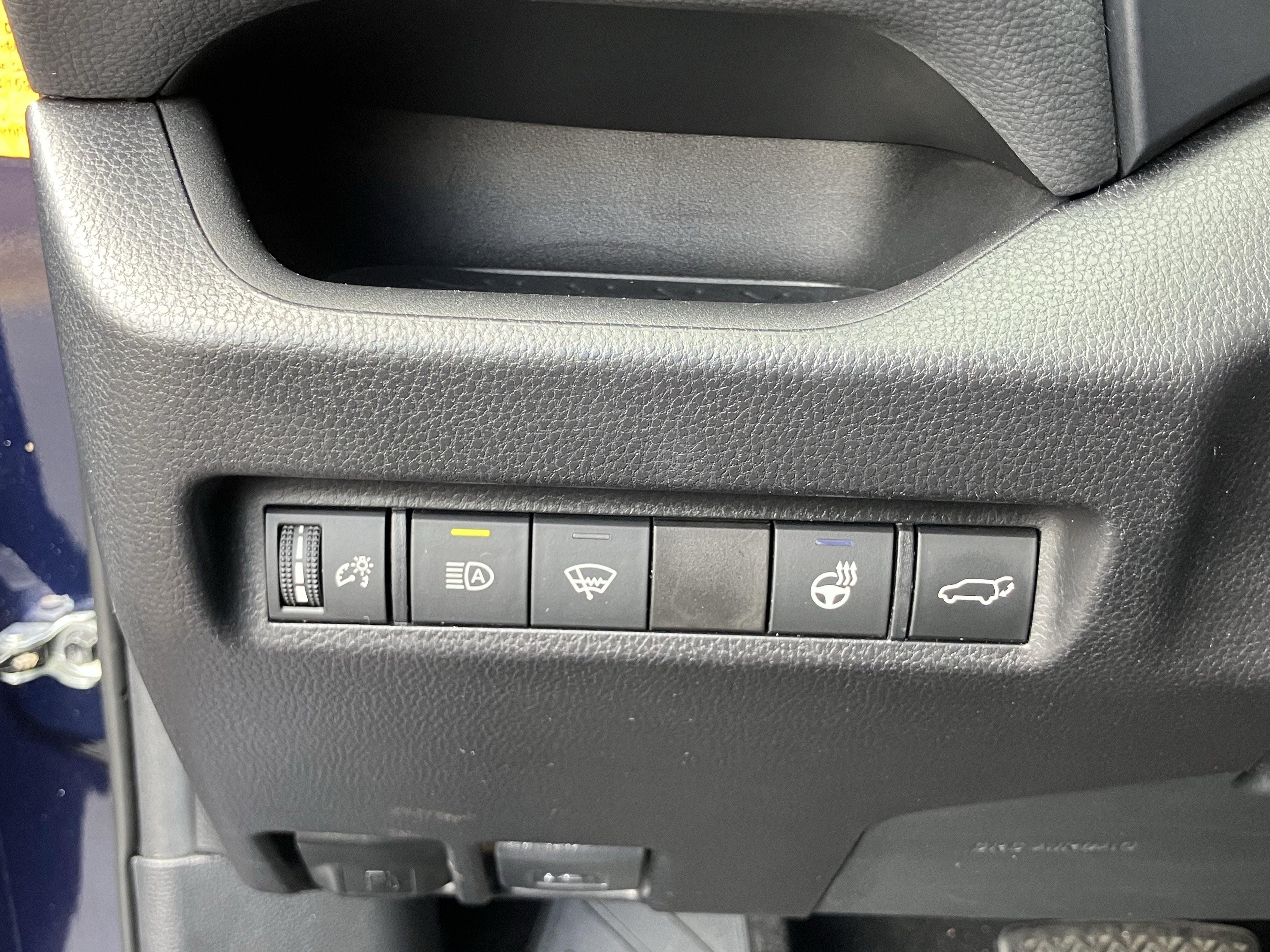 Used 2021 Toyota RAV4 XLE Premium FWD image 18