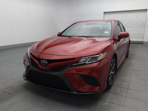 Used 2020 Toyota Camry SE w/ Sunroof Package FWD image 15
