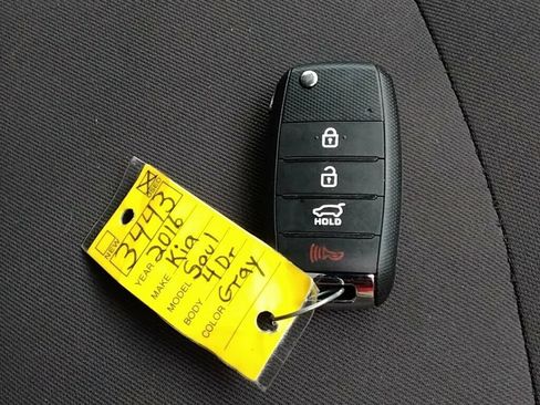 Used 2016 Kia Soul FWD image 25