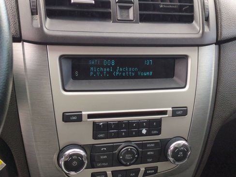 Used 2010 Ford Fusion SE image 22