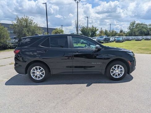 Used 2024 Chevrolet Equinox LS w/ LS Convenience Package AWD/4WD image 2