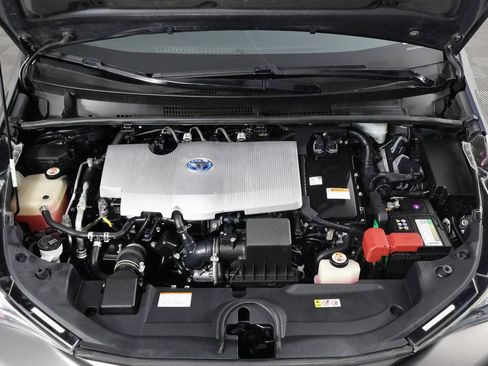 Used 2018 Toyota Prius Three FWD image 15