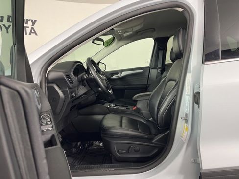 Used 2025 Ford Escape Platinum image 3