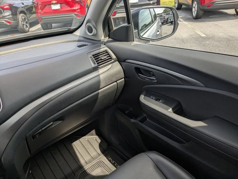 Used 2023 Chevrolet Silverado 1500 LT AWD/4WD image 16