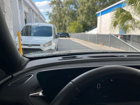 Used 2025 Buick Envista Sport Touring image 34