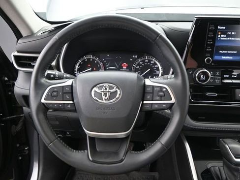Used 2022 Toyota Highlander XLE image 8