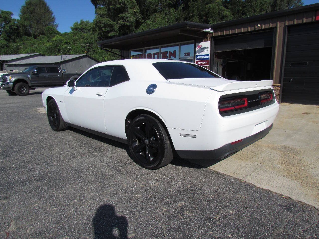 Used 2018 Dodge Challenger R/T RWD image 3