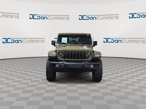 Used 2025 Jeep Wrangler Unlimited Rubicon AWD/4WD image 3