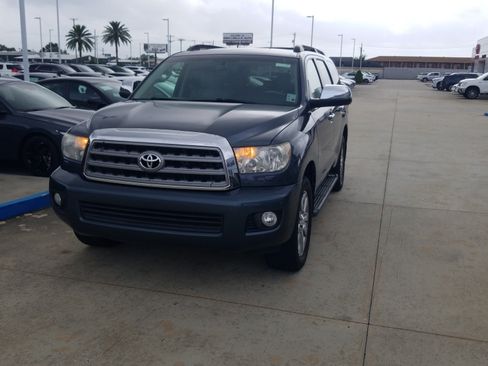 Used 2010 Toyota Sequoia Limited RWD image 3