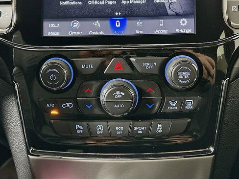 Used 2021 Jeep Grand Cherokee Laredo X image 18