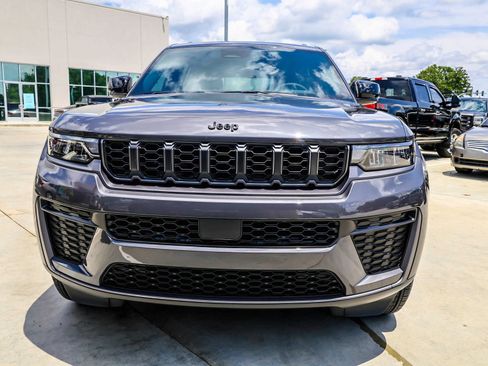 Used 2026 Jeep Grand Cherokee L 2WD image 3