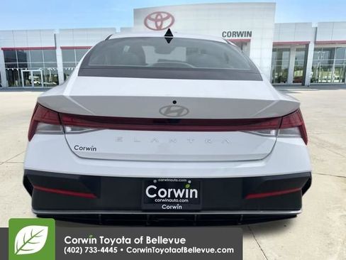 Used 2025 Hyundai Elantra SEL image 4