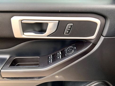 Certified 2020 Ford Explorer XLT image 32
