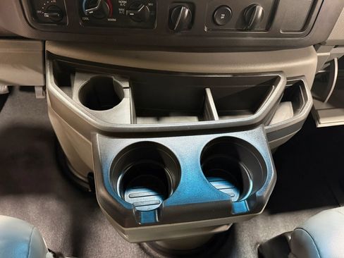 Used 2014 Ford E-250 and Econoline 250 Extended w/ Power Group RWD image 42