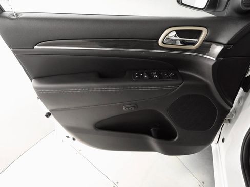 Used 2017 Jeep Grand Cherokee Overland w/ Jeep Active Safety Group image 10