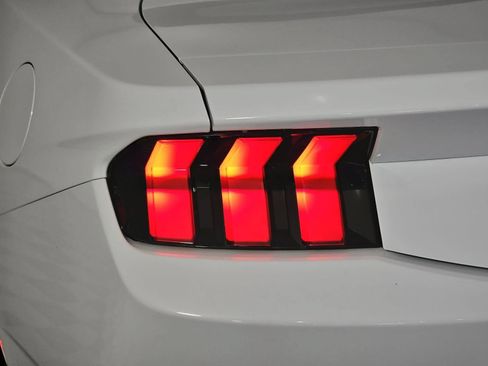 Used 2025 Ford Mustang Convertible RWD image 28