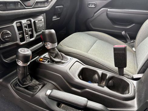 Used 2024 Jeep Wrangler Unlimited w/ Convenience Group image 12