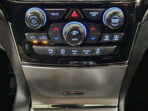 Used 2019 Jeep Grand Cherokee Altitude image 37