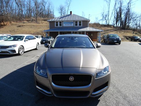 Used 2017 Jaguar XF Premium image 8