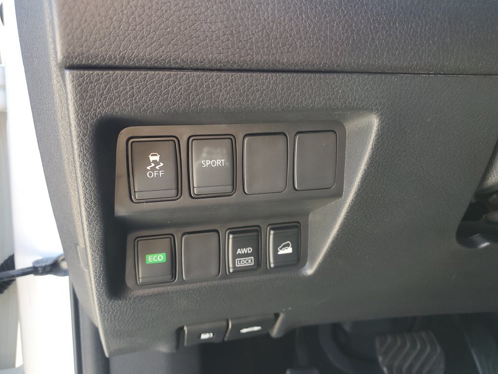 Used 2016 Nissan Rogue S AWD/4WD image 29