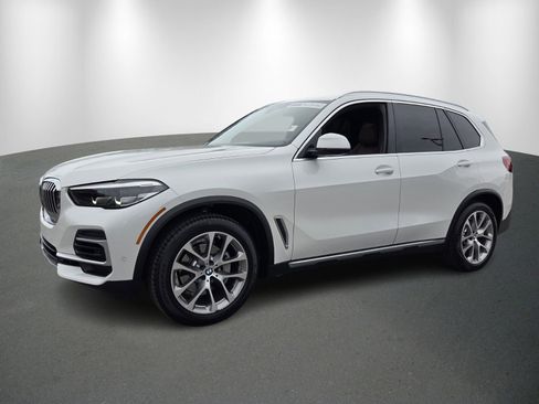 Used 2023 BMW X5 xDrive40i w/ Premium Package image 3