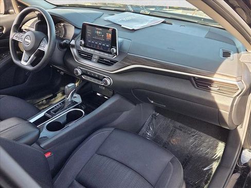 Used 2024 Nissan Altima 2.5 SV image 21