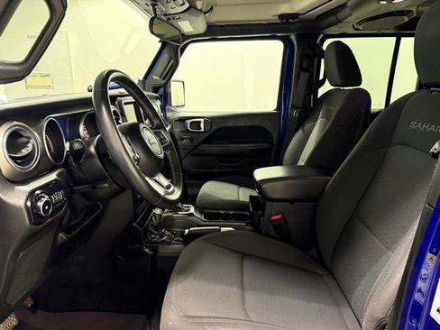 Used 2018 Jeep Wrangler Unlimited Sahara w/ Safety Group AWD/4WD image 12