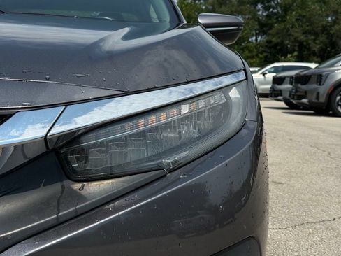 Used 2016 Honda Civic Touring image 4