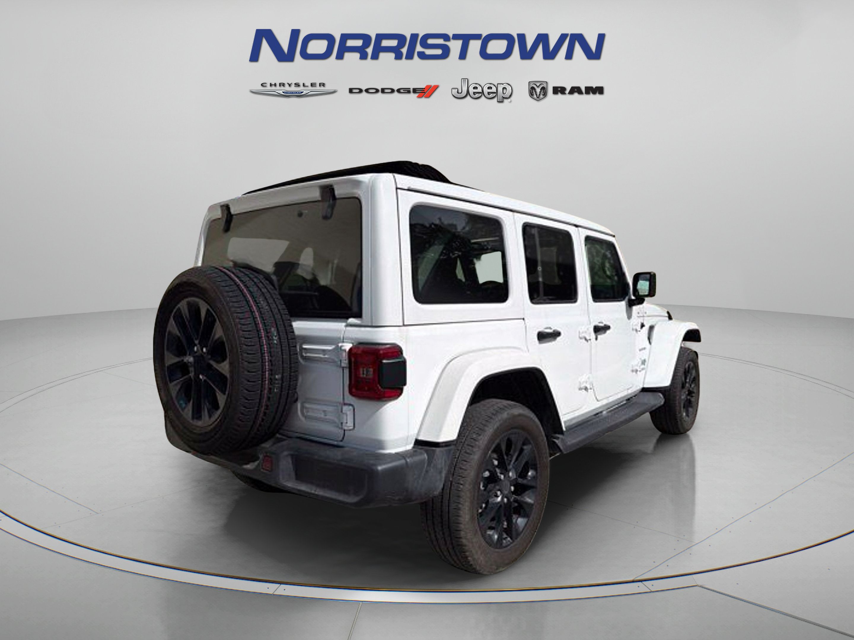 Used 2022 Jeep Wrangler Unlimited Sahara w/ Cold Weather Group AWD/4WD image 6
