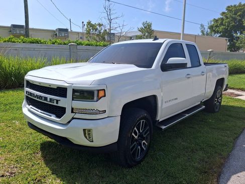 Used 2018 Chevrolet Silverado 1500 LT RWD image 2