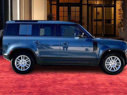 Used 2025 Land Rover Defender 110 S image 13