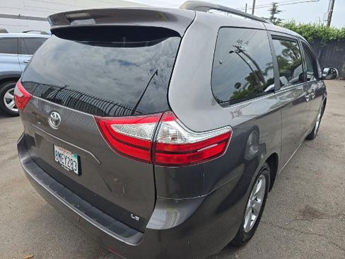 Used 2017 Toyota Sienna LE FWD image 2