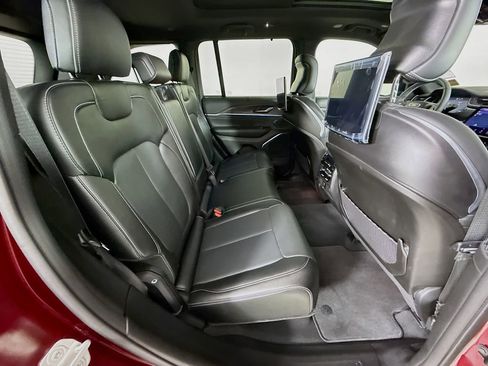 Used 2023 Jeep Grand Cherokee Overland w/ Luxury Tech Group IV image 33