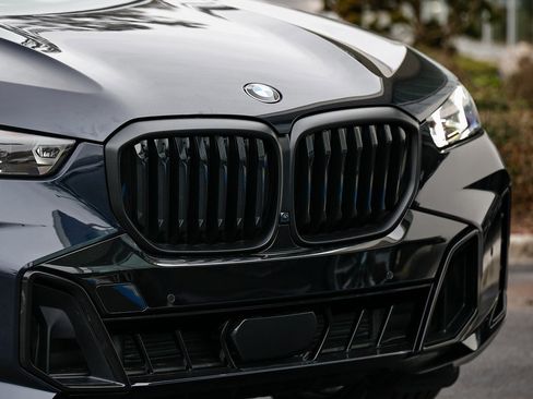 New 2026 BMW X5 xDrive40i w/ Executive Package image 3