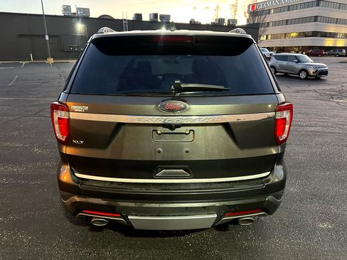 Used 2018 Ford Explorer XLT image 4