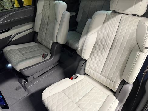 Used 2025 Cadillac Escalade IQ Luxury 1 AWD/4WD image 39